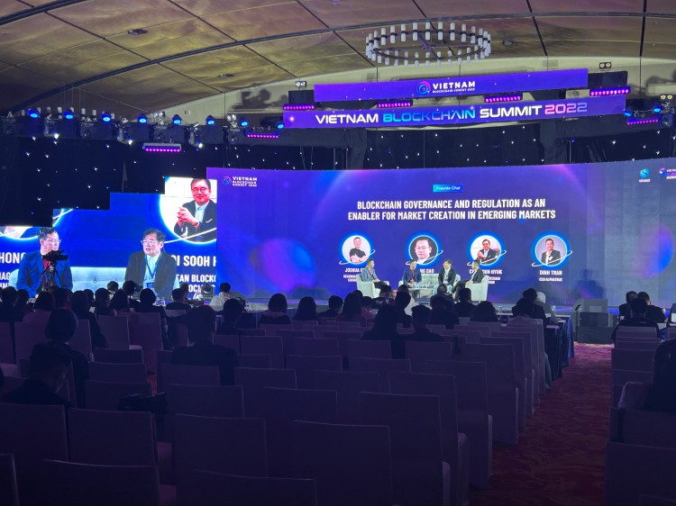越南区块链峰会 CoinW币赢得了区块链未来发展趋势的近万名参与者